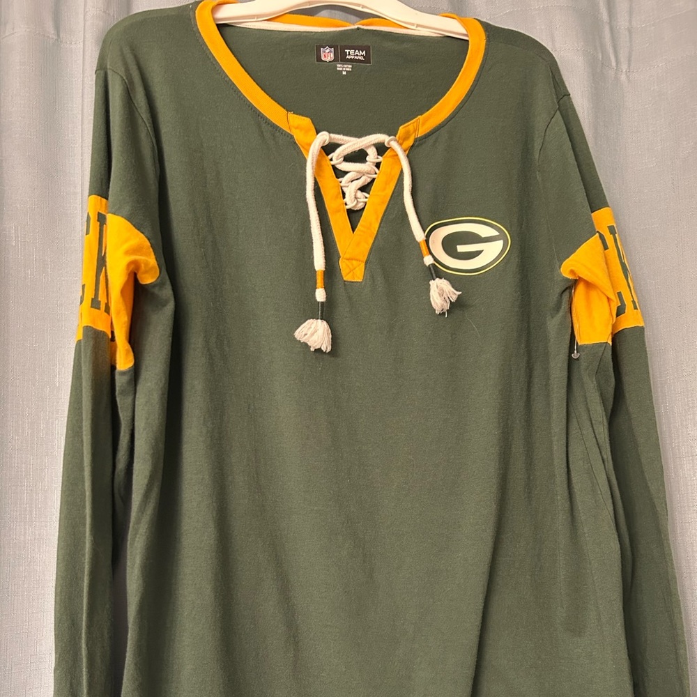 NFL women’s Green Bay Packers Green and Yellow Long Sleeve Tee